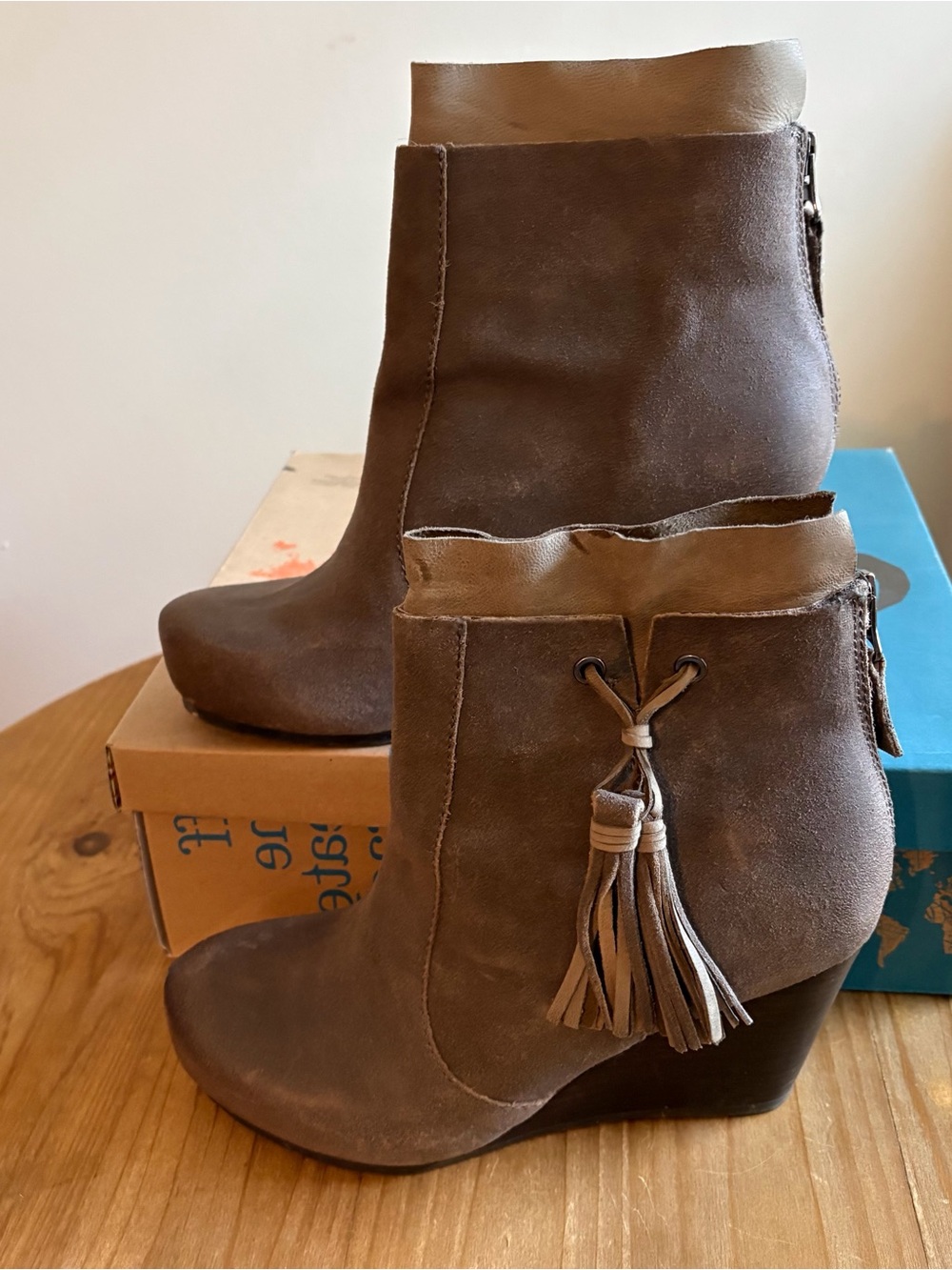 OTBT Vagray Suede Wedge Ankle Boots with Tassel in Dust Grey Size 6.5 - Picture 2 of 8